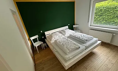 Schlafzimmer mit Doppelbett