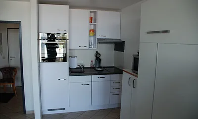 Küchenzeile mit kompletter Ausstattung