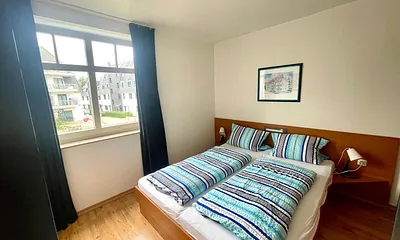 Schlafzimmer mit Doppelbett