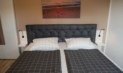 Doppelbett jede Seite Ablage mit Leselampe 