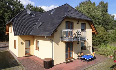 Südgiebel mit Fewo 3 ( Balkon ) und Fewo 4 ( Terrasse )