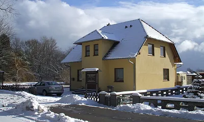 Winteransicht Straßenseite; wann wirds mal wieder richtig Winter ?