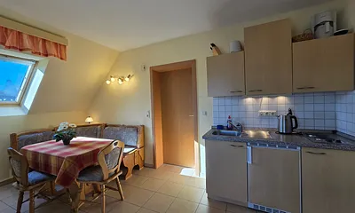  Essbereich und Küchenzeile