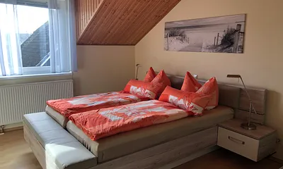 Schlafraum mit Doppelbett (1,80) und Schlafsofa 