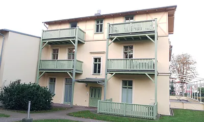 Eingang zur Wohnung 09 mit zwei Balkonen im 2. Obergeschoss