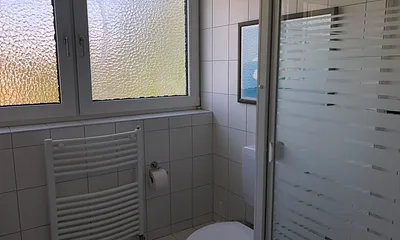Badezimmer mit Dusche
