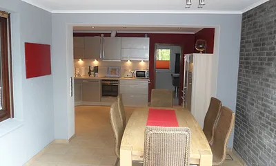 Essecke und Blick zur Küche