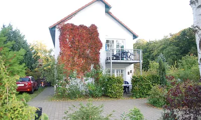 KFZ-Stellplätze und Wendefläche vor dem Ferienhaus 5b