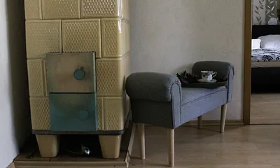 Wohnzimmer mit Kachelofen für die kalten Tage