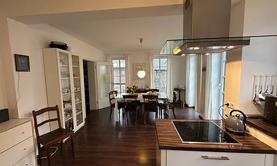 Kochbereich mit Blick in den Essbereich