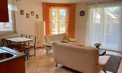 Wohnzimmer mit Terrasse