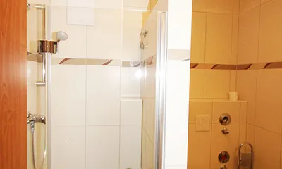 Bad mit ebenerdiger Dusche