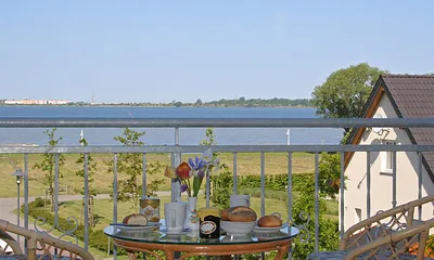 Frühstück auf dem Balkon