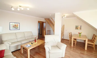 Wohnbereich mit Esstisch