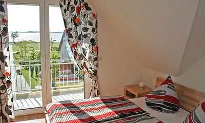 Schlafzimmer 1 mit Blick auf das Wasser