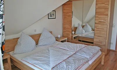 Schlafzimmer 1