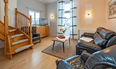 Wohnzimmer mit Balkon