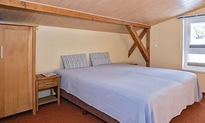 Schlafzimmer mit 2 Doppelbetten
