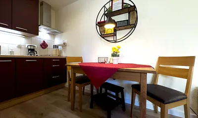 Fewo Hahns Küche und Esstisch