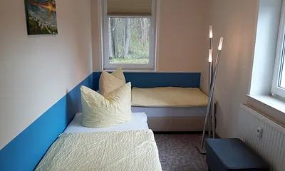 Zweites Schlafzimmer mit zwei Einzelbetten