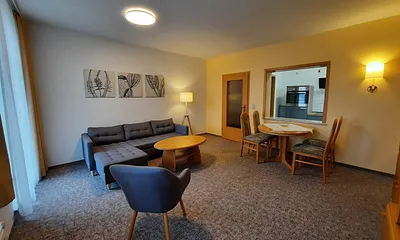 Wohnzimmer mit Essplatz