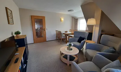 Wohnzimmer mit Blick zum Flur