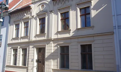 Besonderheit in denkmalgeschütztem Haus - ein einzigartiges Ambiente