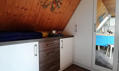 Kleiderschrank