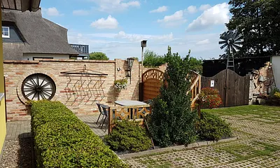 Sitzecke und Parkplatz