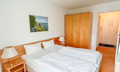 Doppelbett 2x200*80, auch einzeln aufstellbar, sind an den Füßen mit einer Klemme zusammen (gegen Auseinanderrutschen)