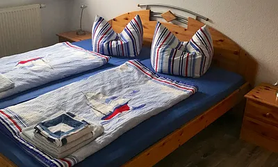 Schlafzimmer mit Doppelbett