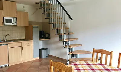 Küche mit Mikrowelle