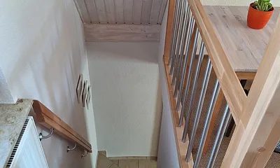 steile Raumspartreppe