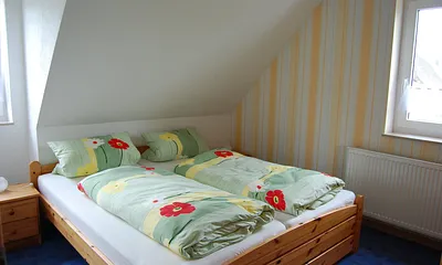 2 von 3 Schlafzimmer oben