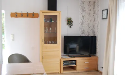 TV und Eingangsbereich