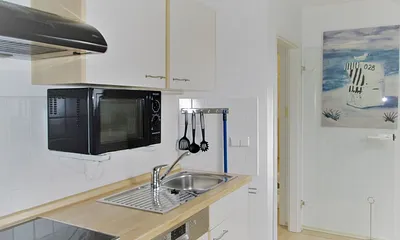 Vollkomfortküche mit Ceranfeld, Backofen,Geschirrspüler und Mikrowelle