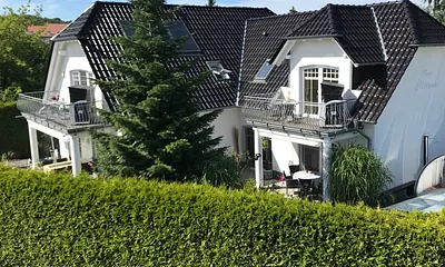 Ansicht Haus Melanie, großer Balkon gehört zur Fewo 2 und der kleinere Balkon gehört zur Fewo 1