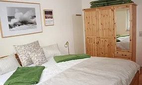 Schlafzimmer, mit Spiegelschrank