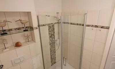 Neue, moderne Nurglasdusche