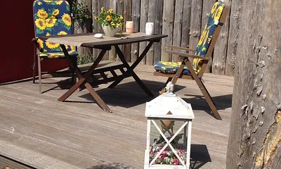 Separate Terasse im Garten