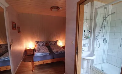 Dusche/WC vom Schlafzimmer aus begehbar