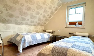 Schlafzimmer mit zwei Einzellbetten