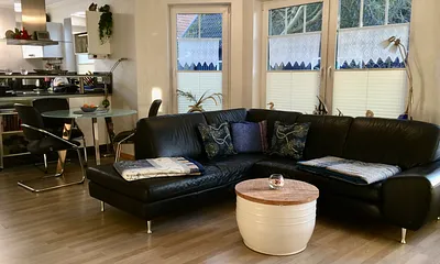 Wohnzimmer mit Essecke 