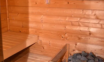 In der Finnischen Trockensauna  den Alltag vergessen 