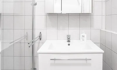 Villa See-Eck FeWo Erdgeschoss - Badezimmer mit Dusche/WC
