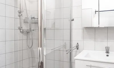 Villa See-Eck FeWo Erdgeschoss - Badezimmer mit Dusche/WC