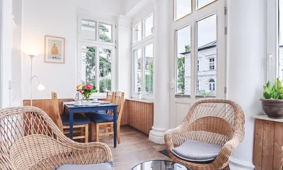 Villa See-Eck FeWo Erdgeschoss - Veranda mit Essbereich