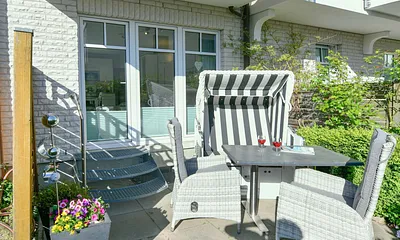 Süd-Terrasse mit Strandkorb