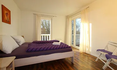 Schlafzimmer 1