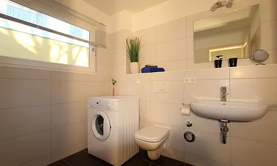 extra WC mit Waschmaschine
